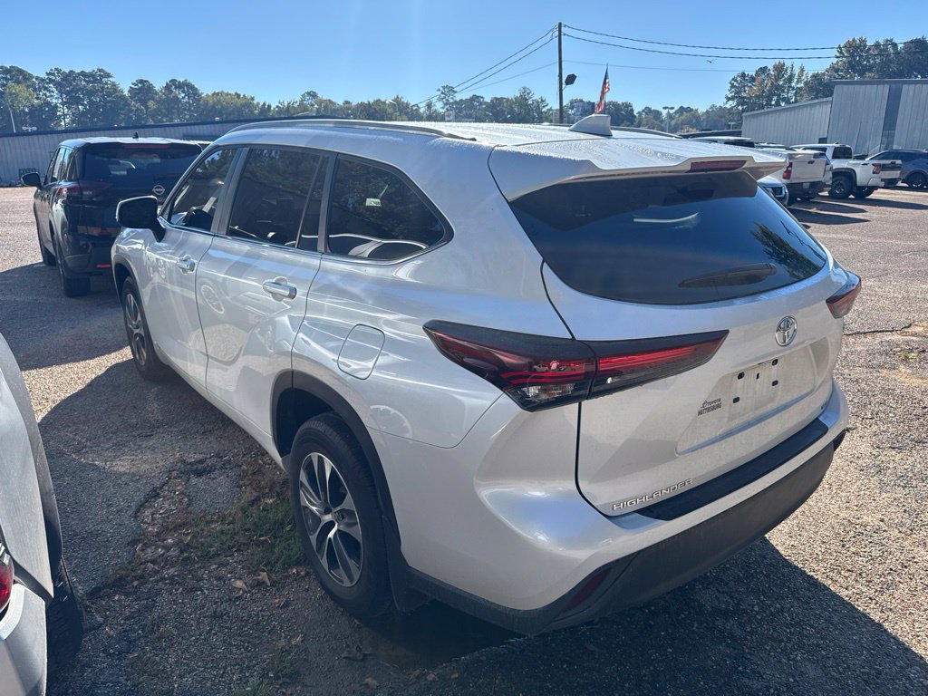 Used 2026 Toyota Highlander Hybrid XLE SUV