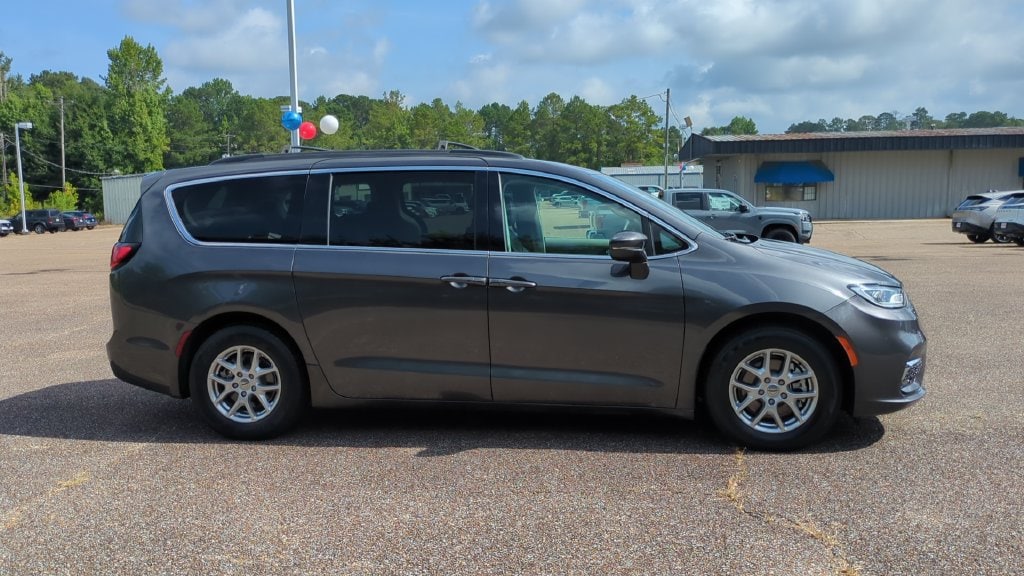 Used 2022 Chrysler Pacifica Touring L Van Passenger Van