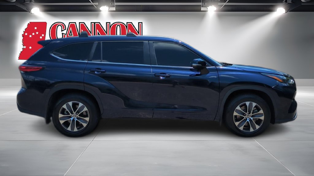 Used 2023 Toyota Highlander L SUV