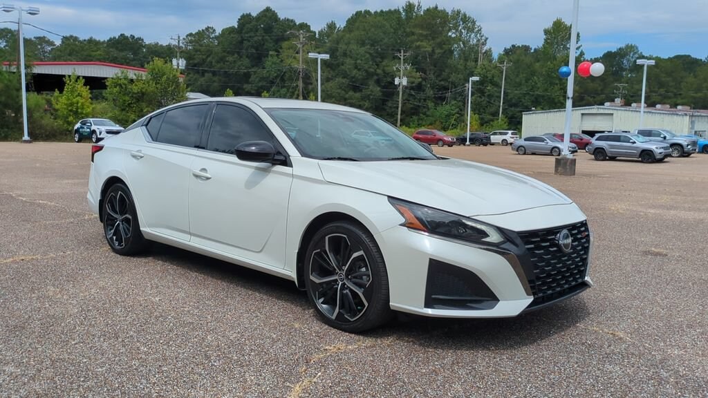 Used 2024 Nissan Altima 2.5 SR Sedan