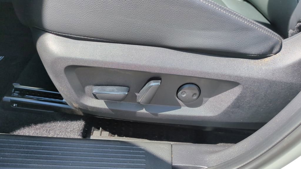 2025 Nissan Rogue SL - Photo 12