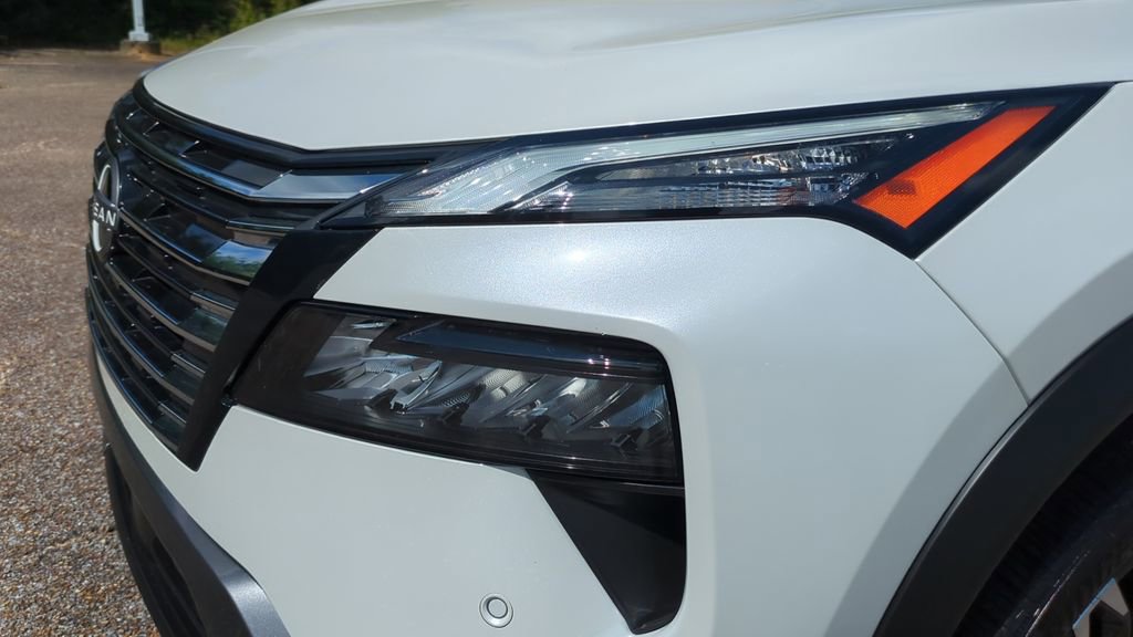 2025 Nissan Rogue SL - Photo 9