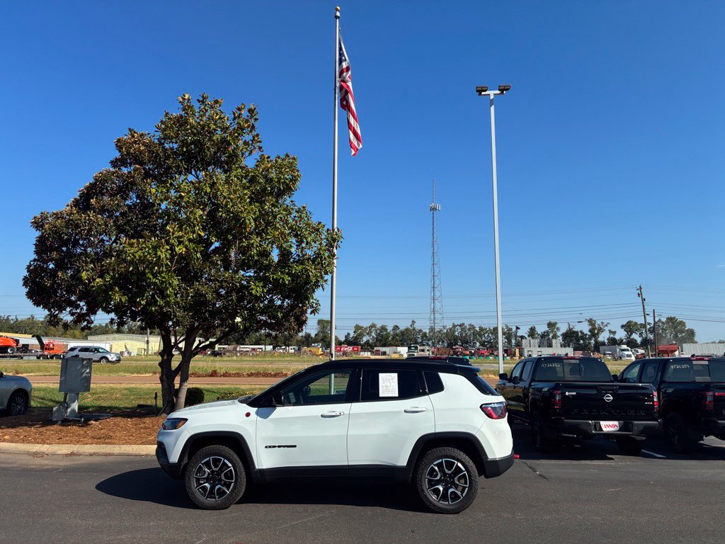 Used 2025 Jeep Compass Trailhawk SUV