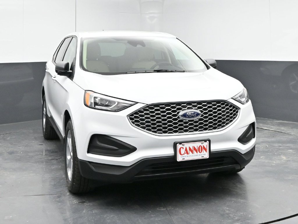 2024 Ford Edge SE - Photo 2