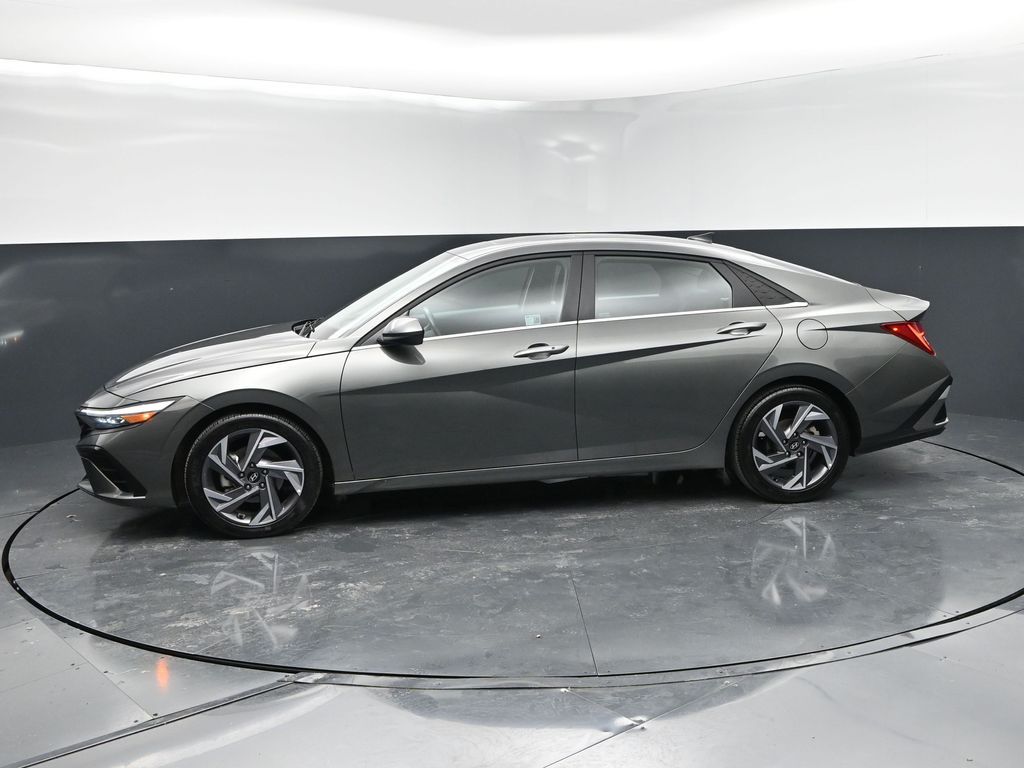 Used 2025 Hyundai Elantra SEL Convenience Sedan