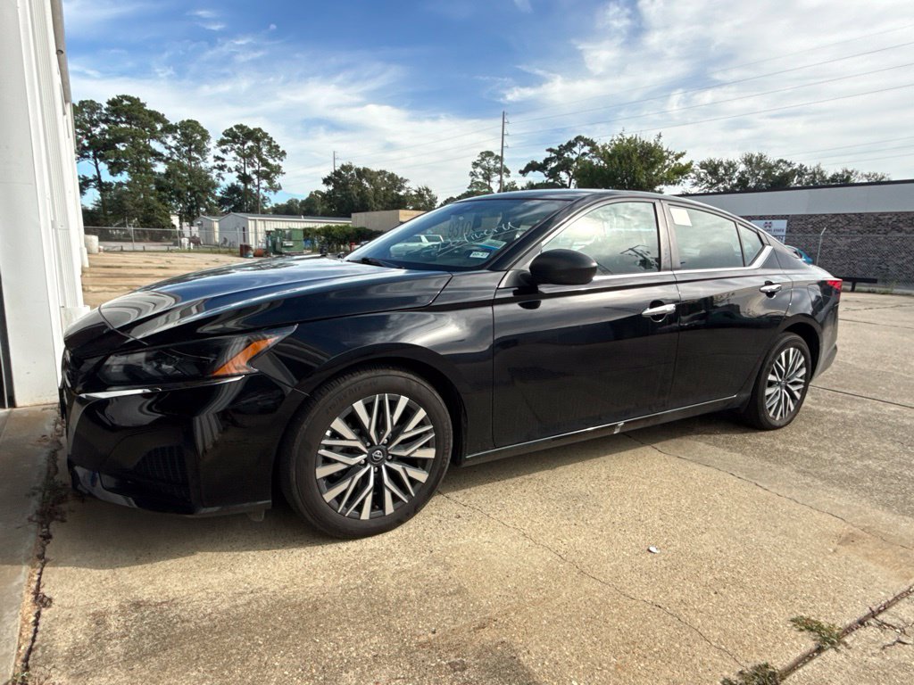 Used 2025 Nissan Altima 2.5 SV Sedan
