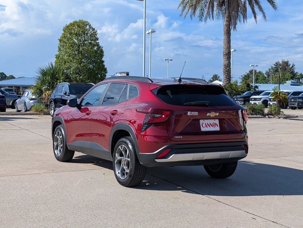 Used 2025 Chevrolet Trax LT SUV