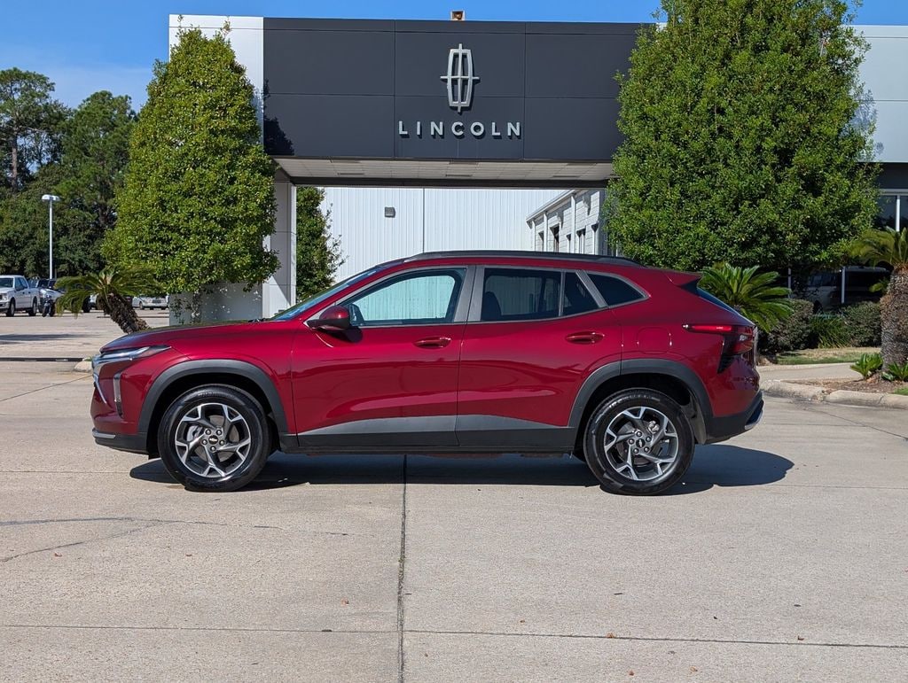 Used 2025 Chevrolet Trax LT SUV