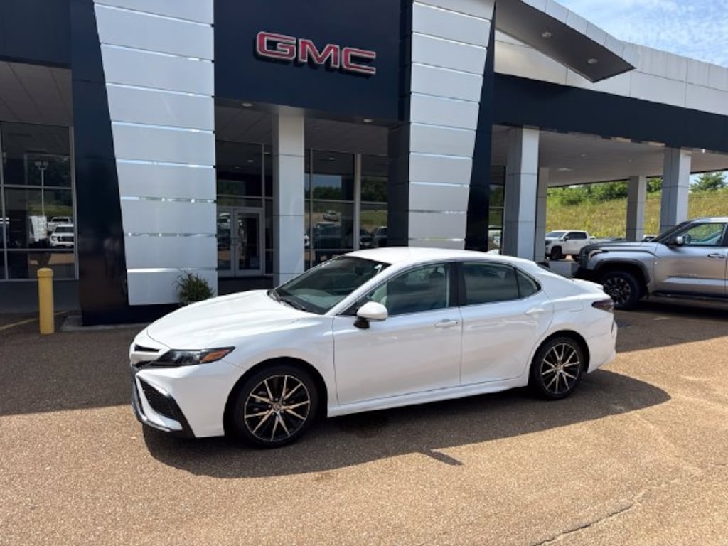 Used 2024 Toyota Camry SE Sedan