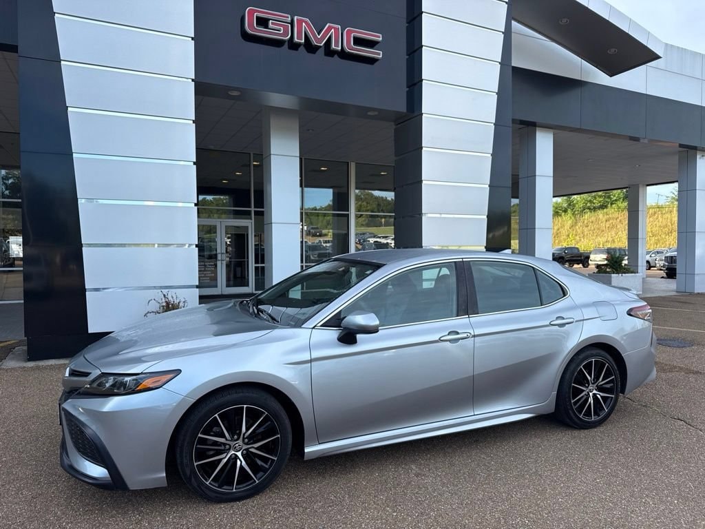 Used 2021 Toyota Camry SE Nightshade