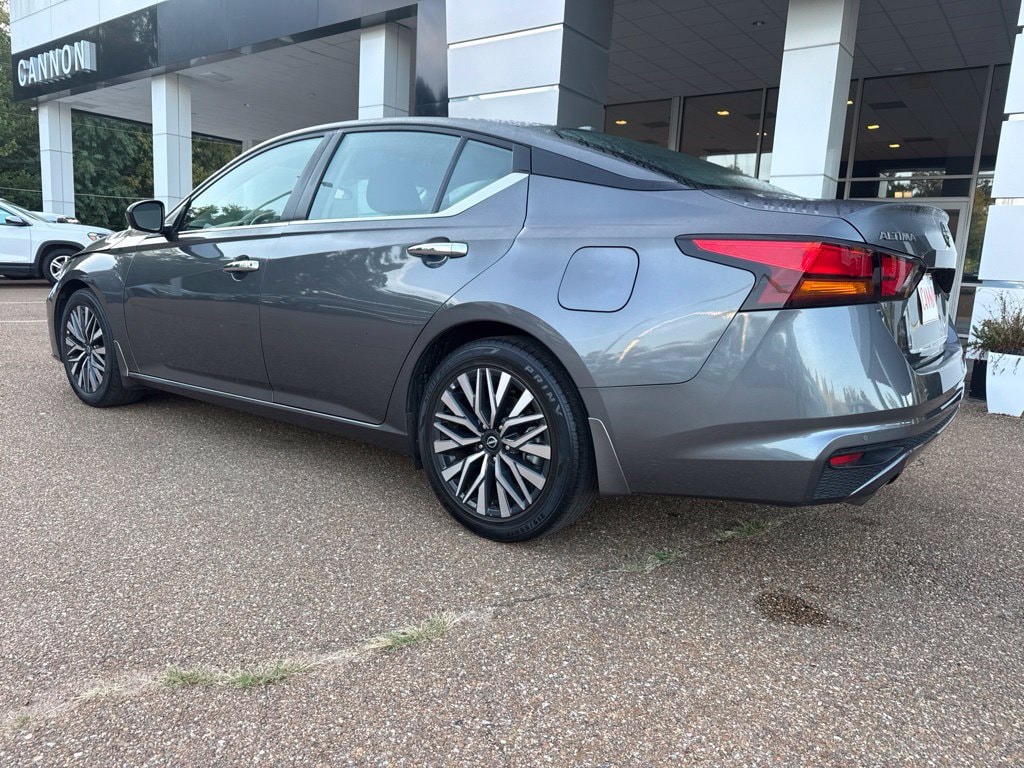 Used 2024 Nissan Altima 2.5 SV