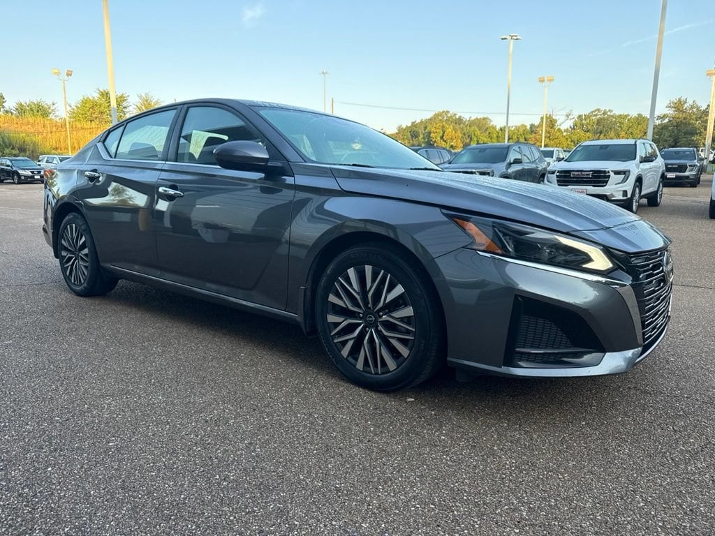 2024 Nissan Altima SV