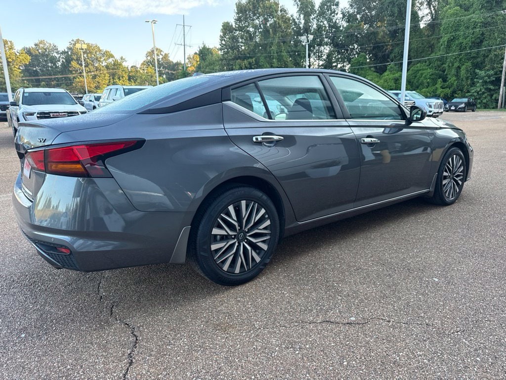 Used 2024 Nissan Altima 2.5 SV
