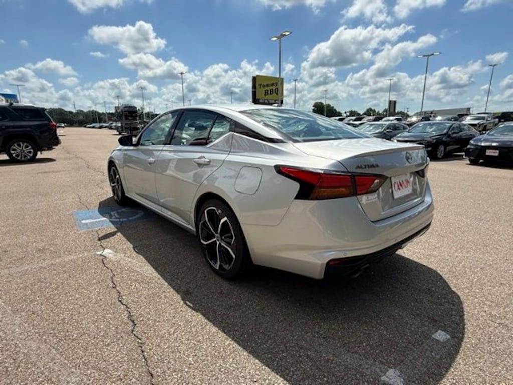 Used 2024 Nissan Altima 2.5 SR Sedan