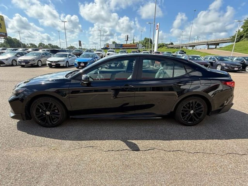 Used 2025 Toyota Camry SE Sedan