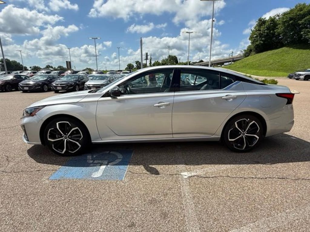 Used 2024 Nissan Altima 2.5 SR Sedan