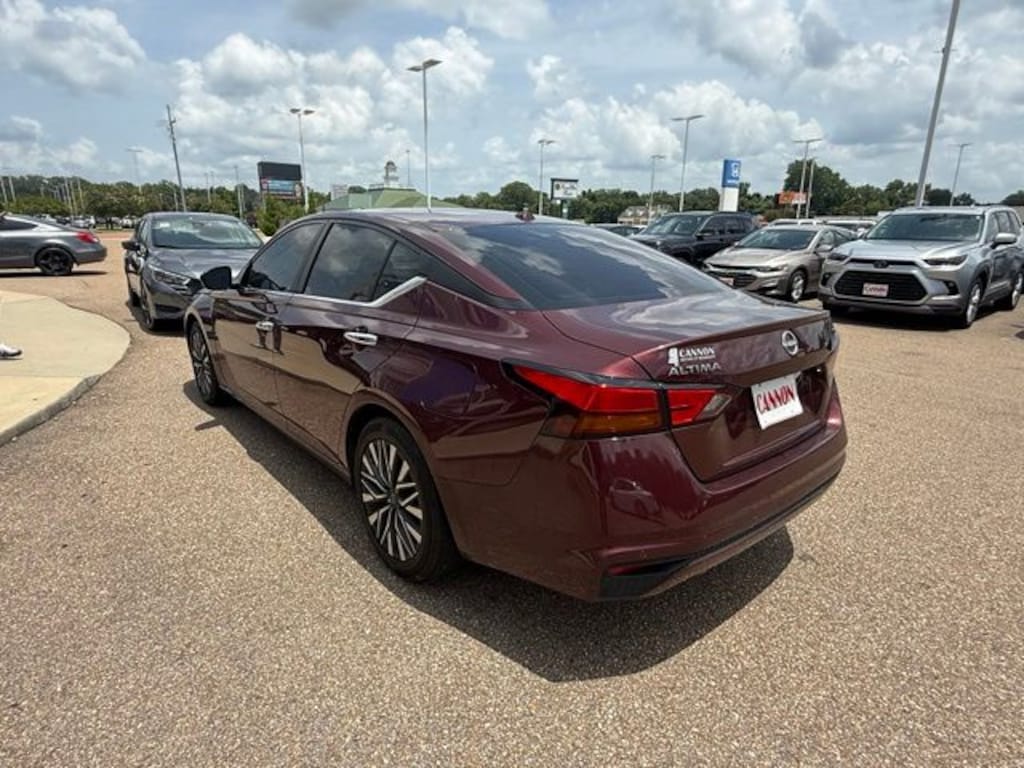 Used 2024 Nissan Altima 2.5 SV Sedan