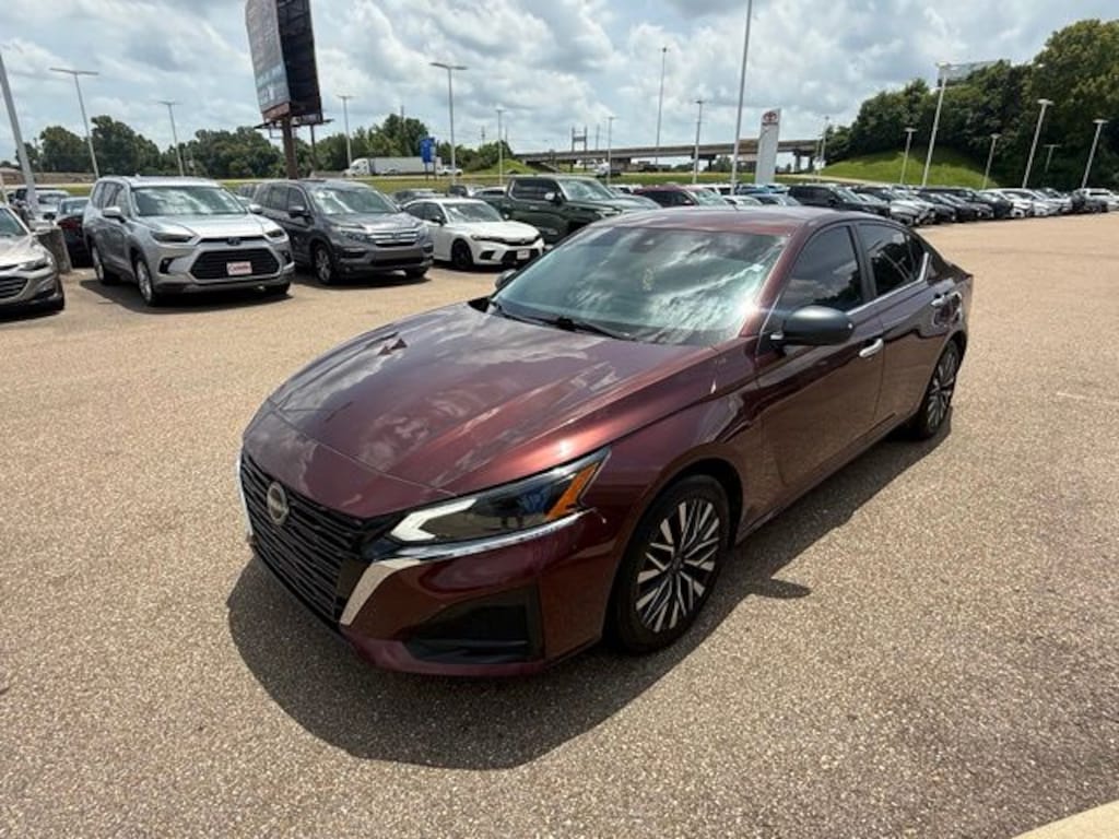 Used 2024 Nissan Altima 2.5 SV Sedan