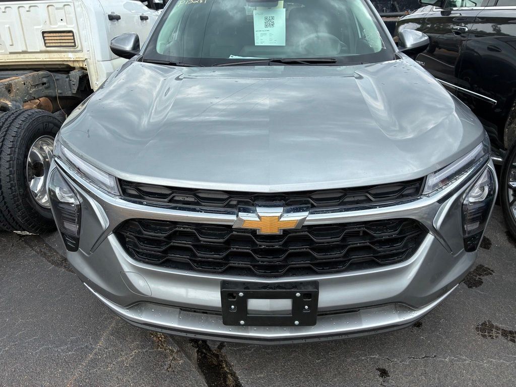 Used 2025 Chevrolet Trax LT SUV