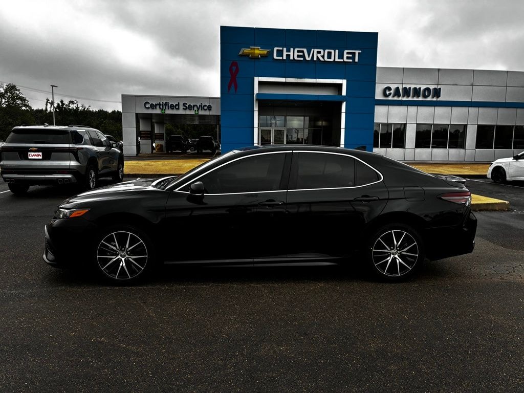 Used 2023 Toyota Camry SE Sedan