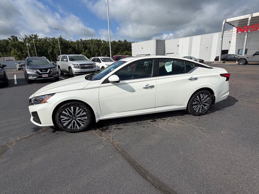Used 2024 Nissan Altima 2.5 SV Sedan