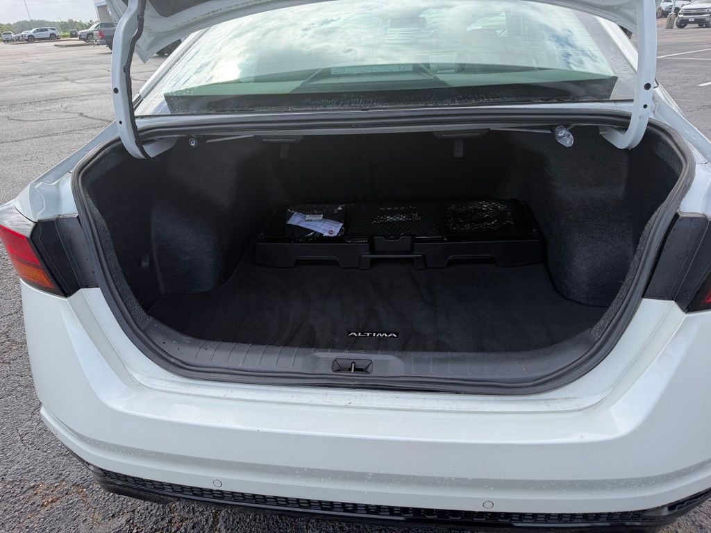 2024 Nissan Altima SR - Photo 13