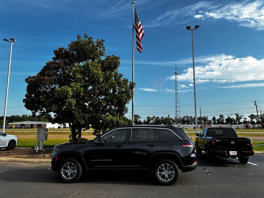 Used 2023 Jeep Grand Cherokee Limited SUV
