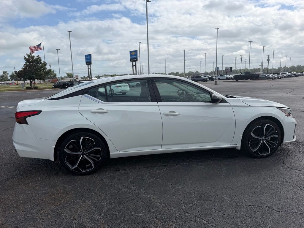 2024 Nissan Altima SR - Photo 6