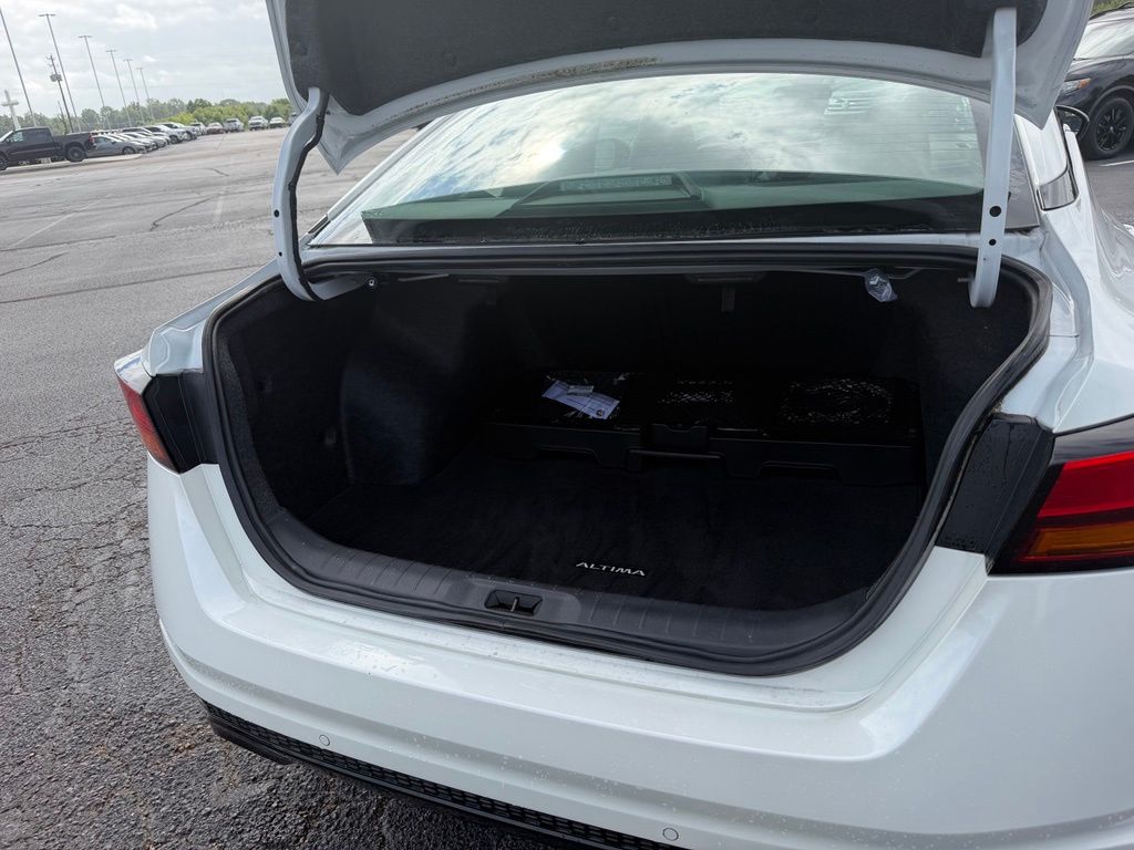 2024 Nissan Altima SR - Photo 10