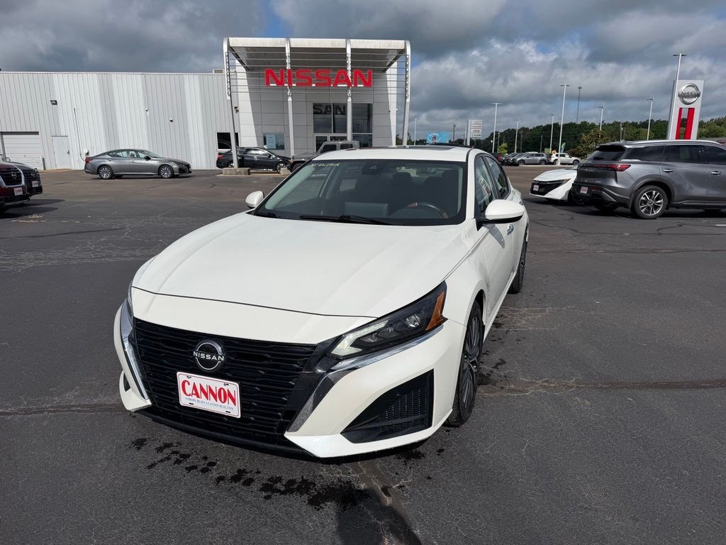 Used 2024 Nissan Altima 2.5 SV Sedan