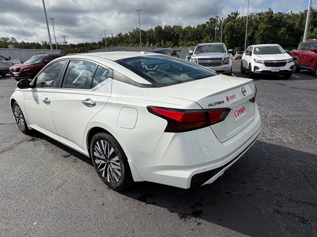 Used 2024 Nissan Altima 2.5 SV Sedan