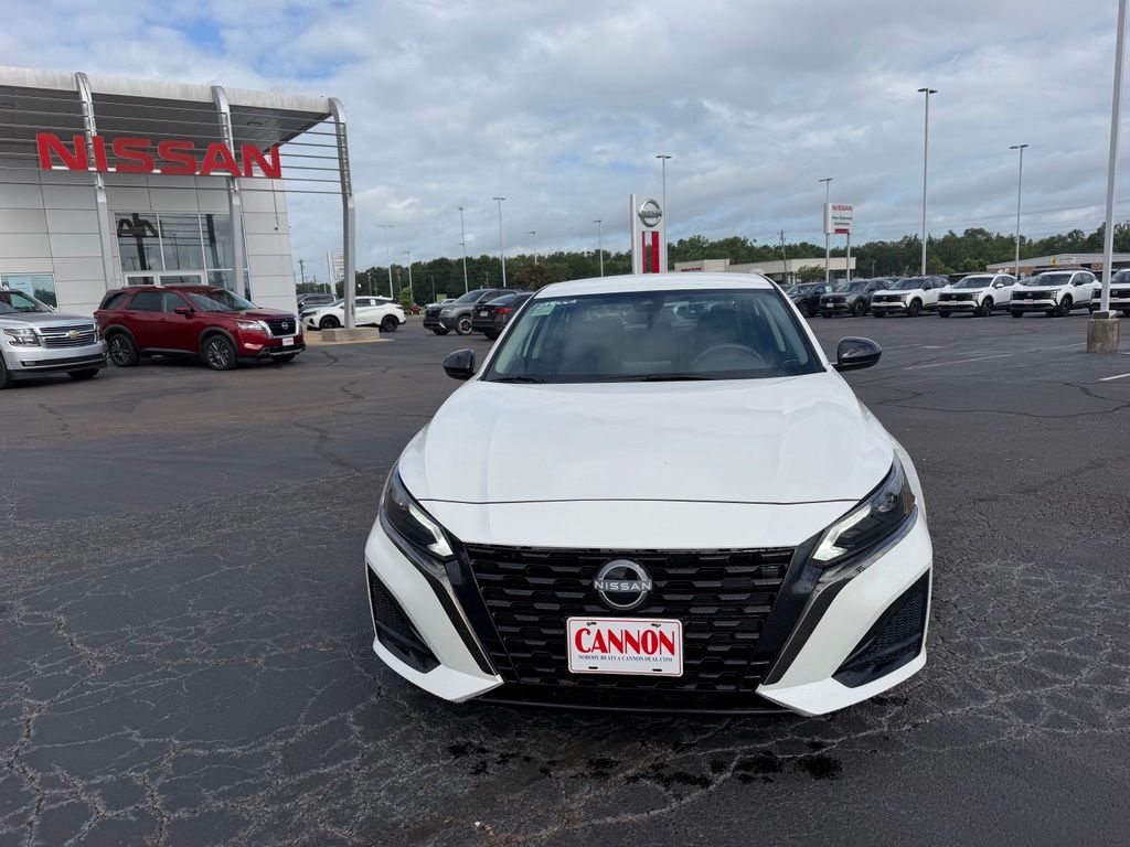 2024 Nissan Altima SR - Photo 8
