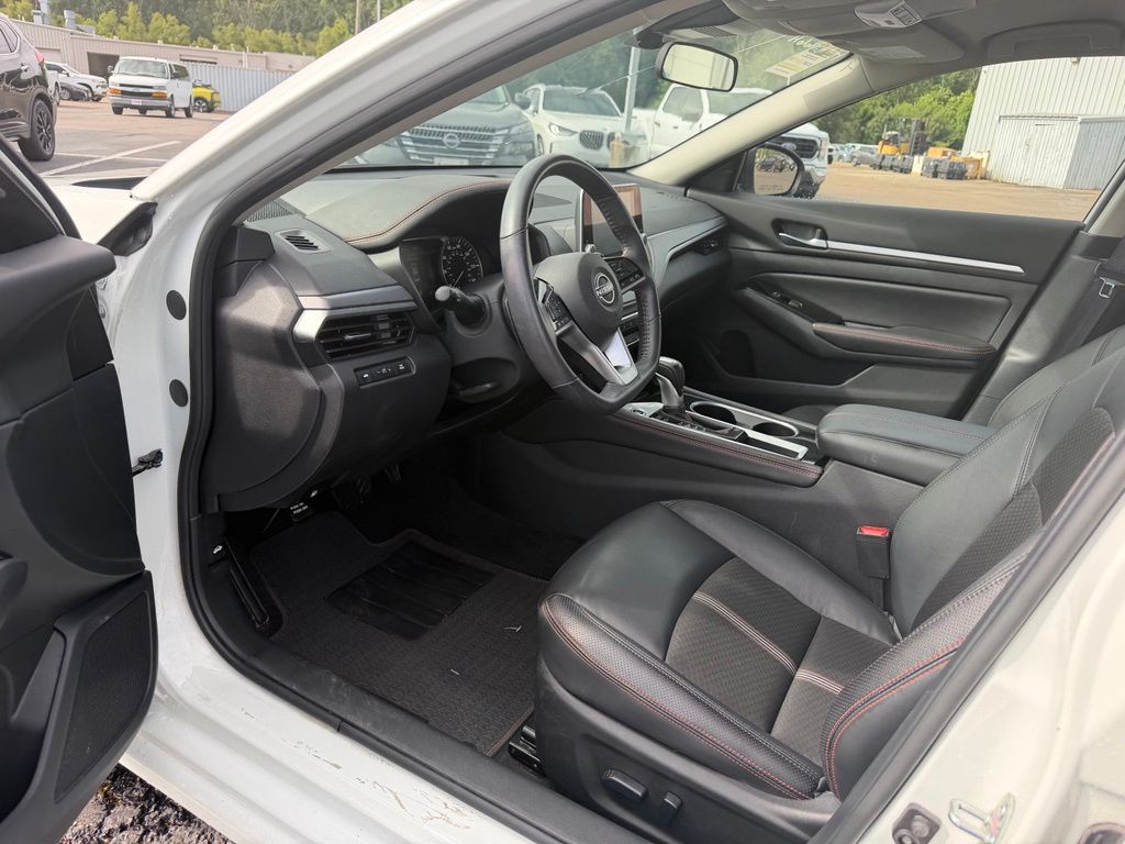 2024 Nissan Altima SR - Photo 24