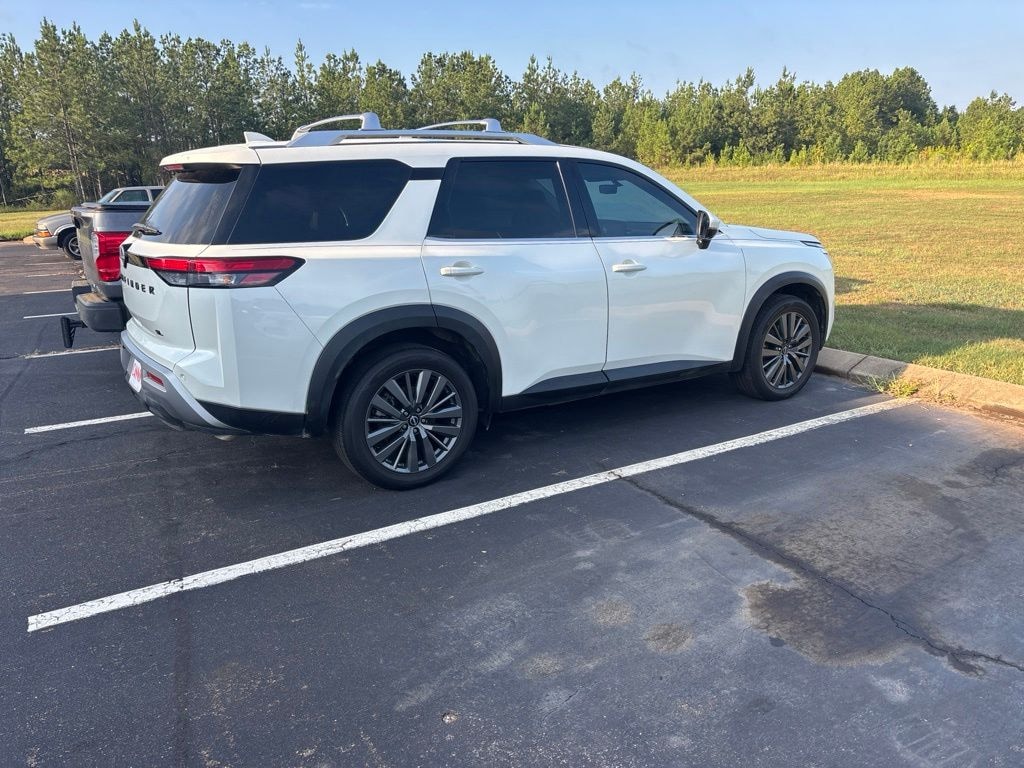 Used 2023 Nissan Pathfinder SL SUV