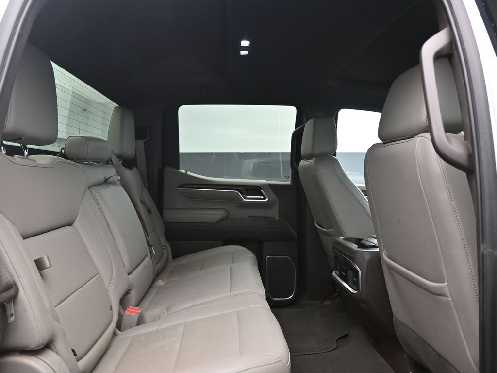2023 GMC Sierra 1500 SLT - Photo 11