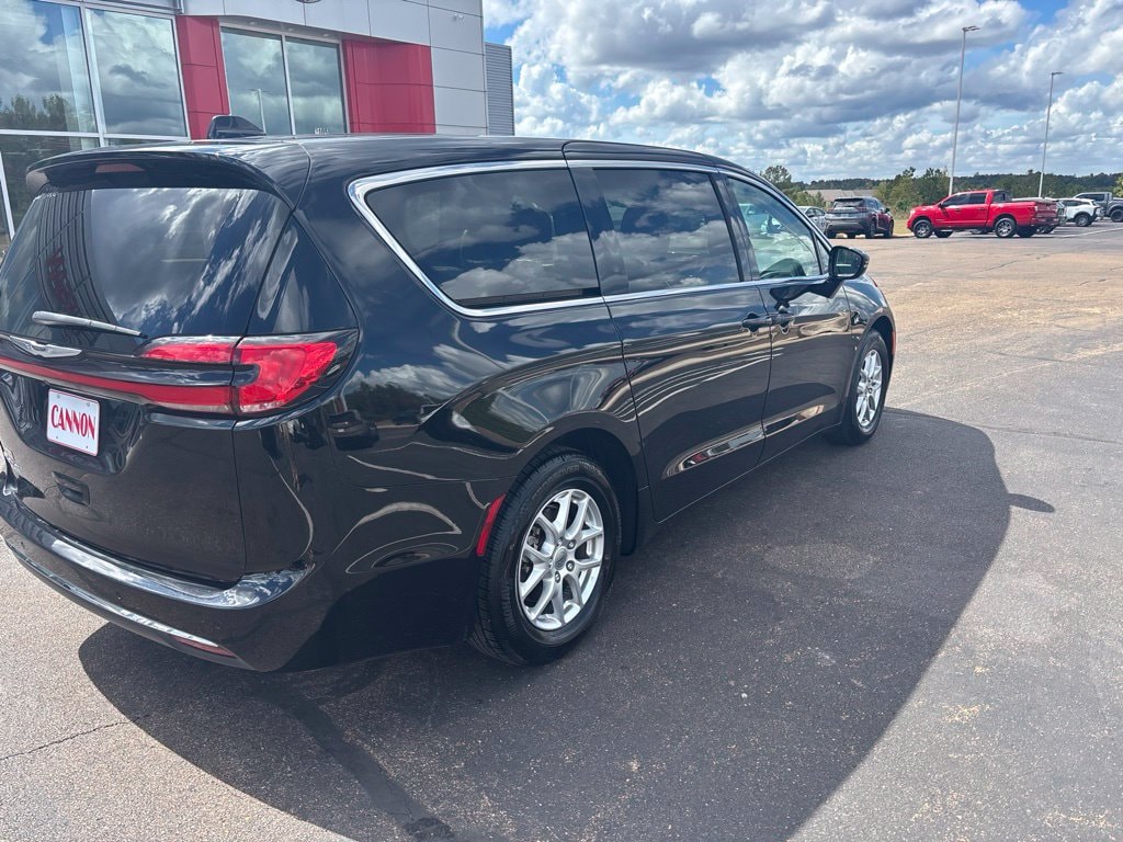 Used 2024 Chrysler Pacifica Touring L Minivan/Van