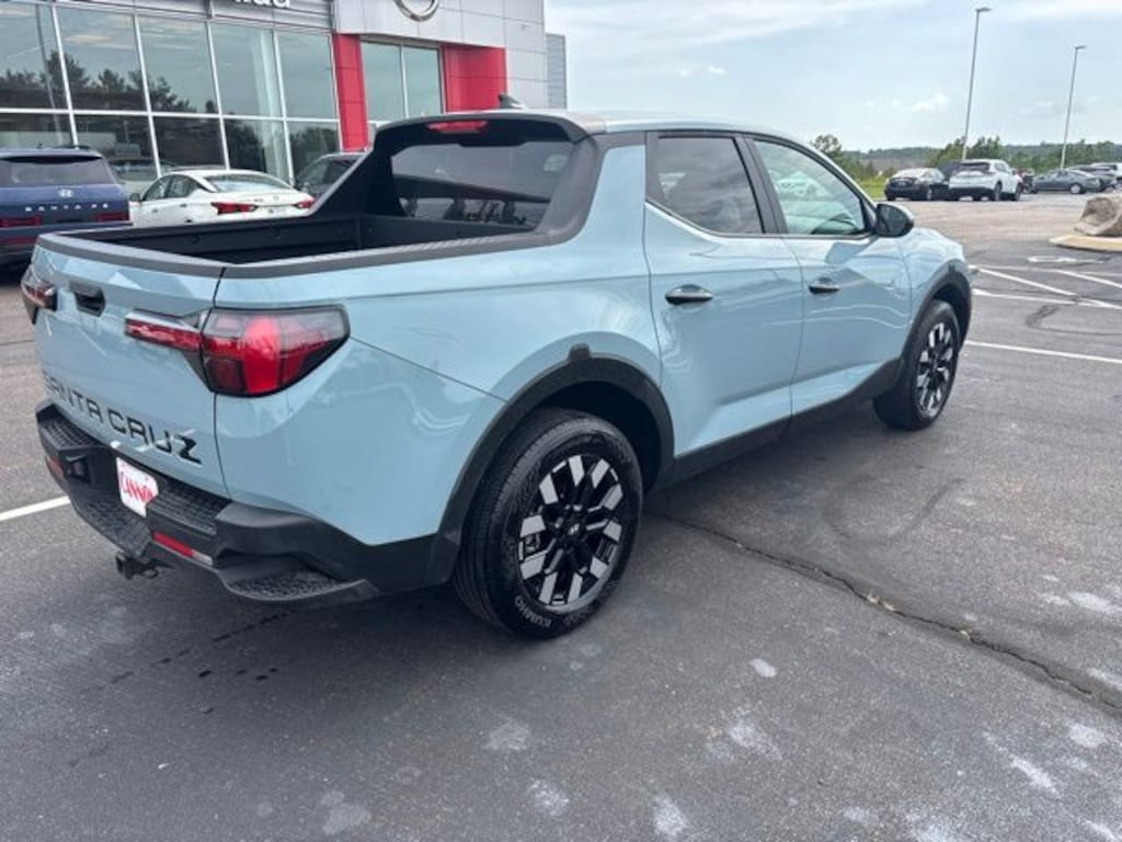 Used 2025 Hyundai Santa Cruz SE Truck