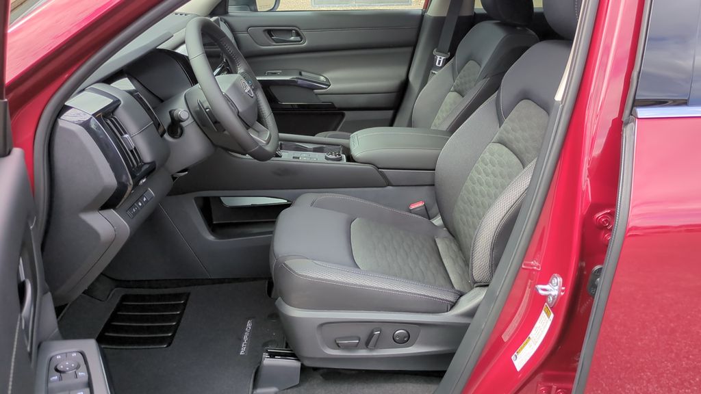 2026 Nissan Pathfinder SV - Photo 10