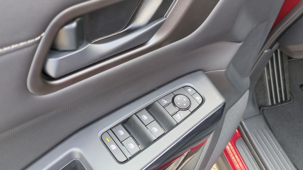2026 Nissan Pathfinder SV - Photo 12