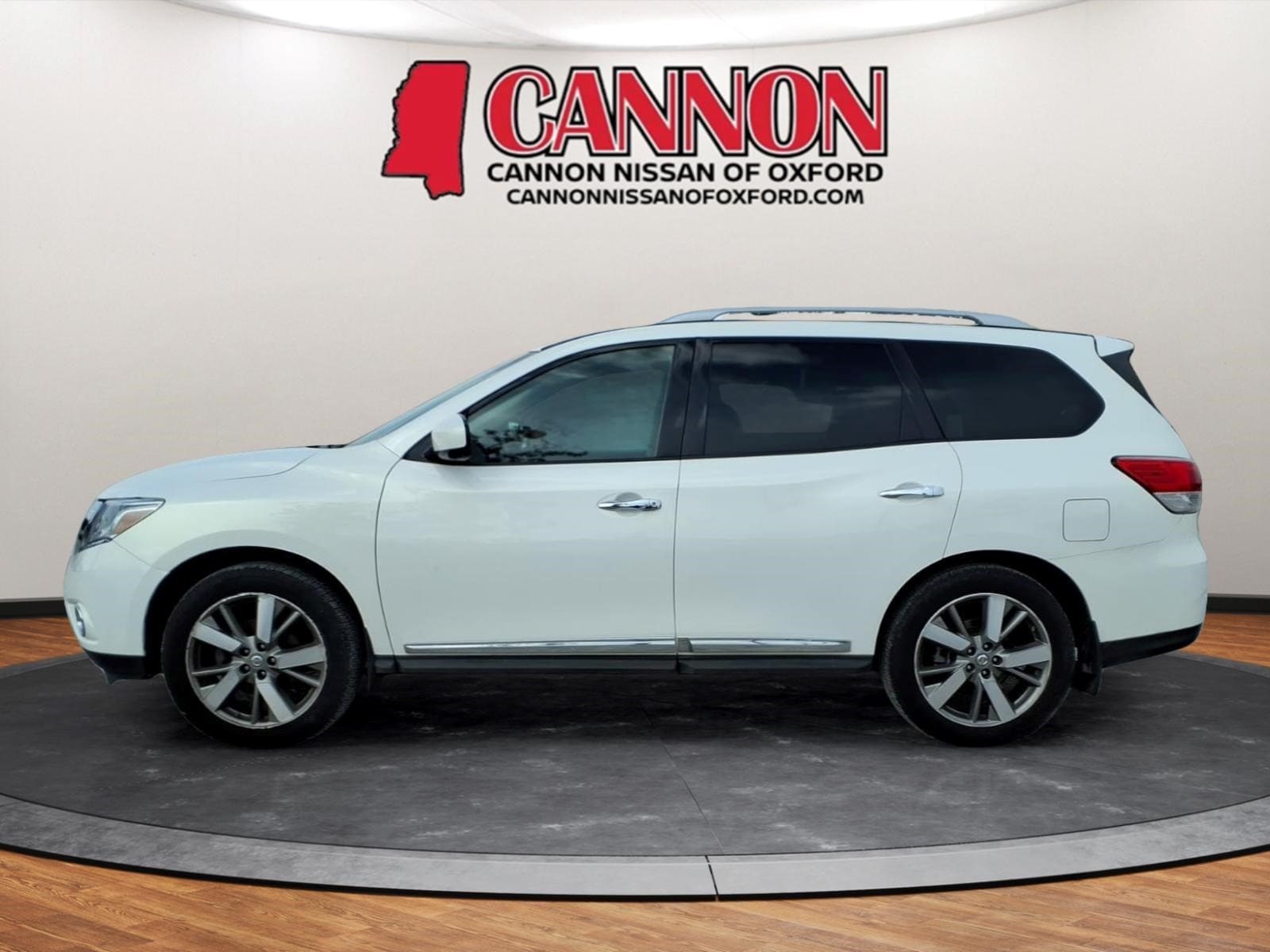 Used 2014 Nissan Pathfinder Platinum with VIN 5N1AR2MM8EC684929 for sale in Oxford, MS
