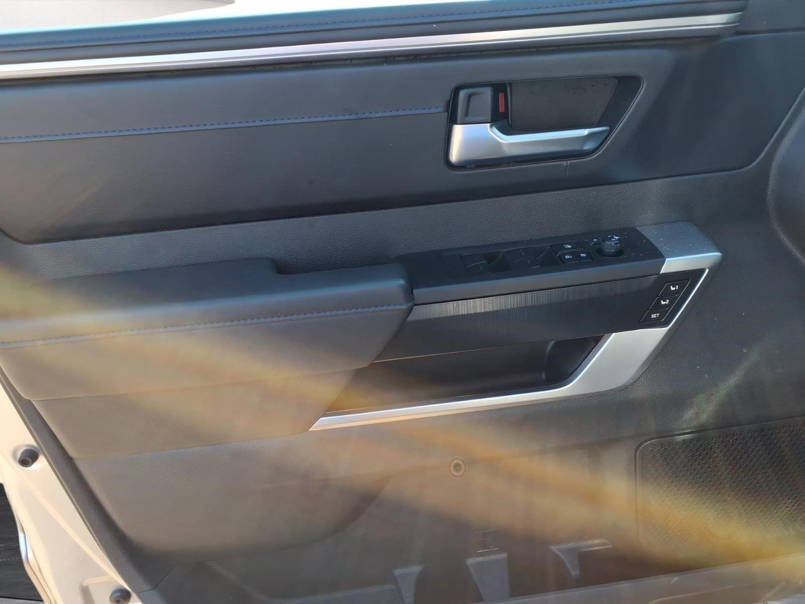 2025 Toyota Tundra Platinum - Photo 14