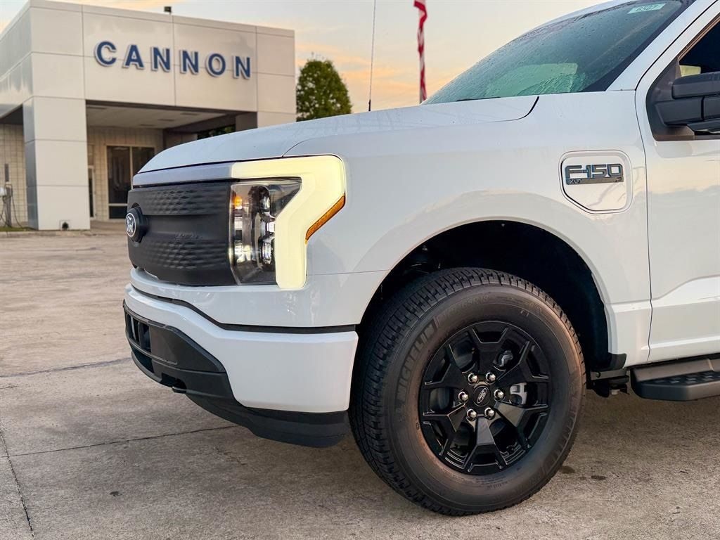 New 2025 Ford F-150 Lightning XLT Truck SuperCrew Cab