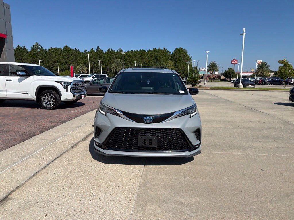 Used 2024 Toyota Sienna XSE Minivan/Van
