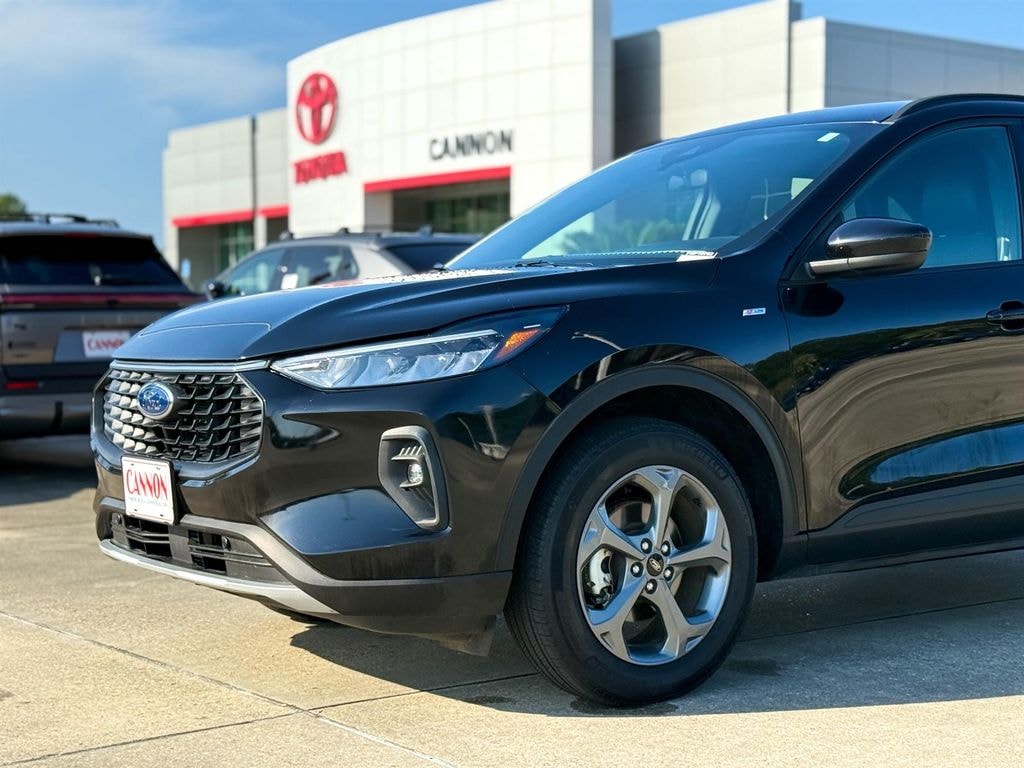 Used 2025 Ford Escape ST-Line Select SUV