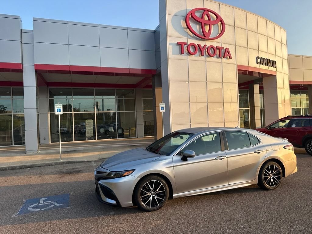 Used 2023 Toyota Camry SE SE Auto