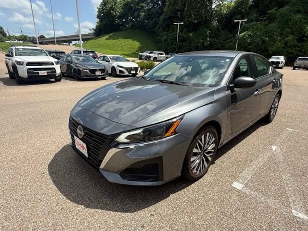 Used 2024 Nissan Altima 2.5 SV Sedan