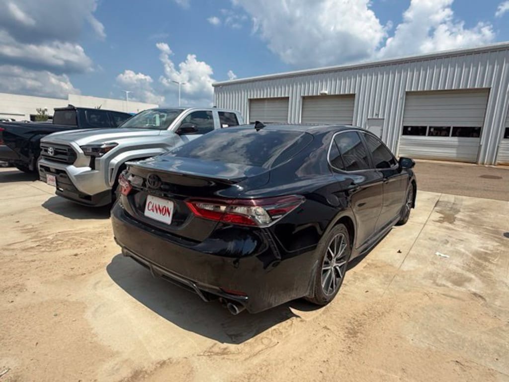 Used 2023 Toyota Camry SE SE Auto