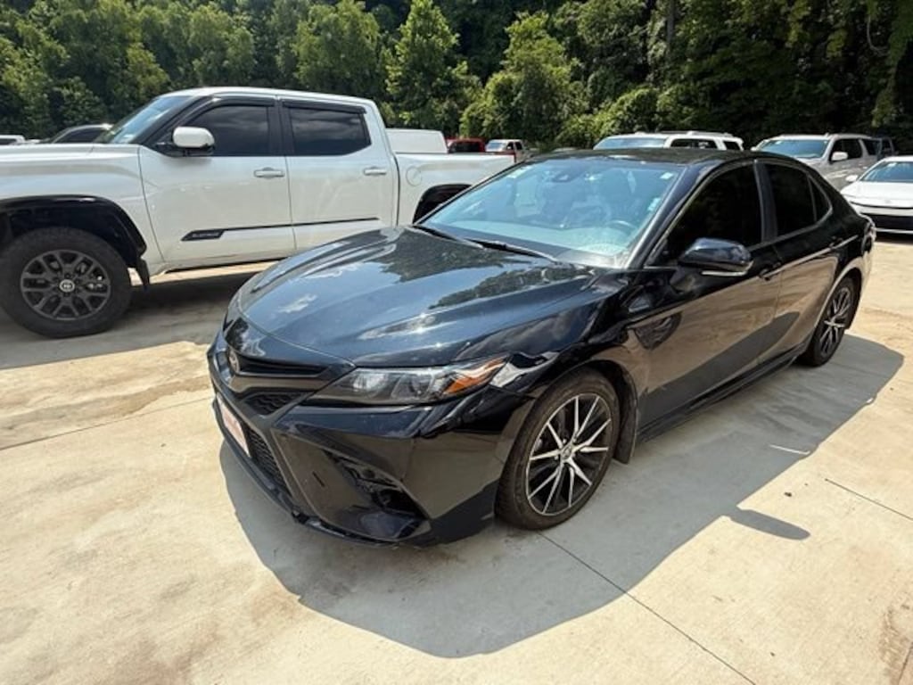 Used 2023 Toyota Camry SE SE Auto