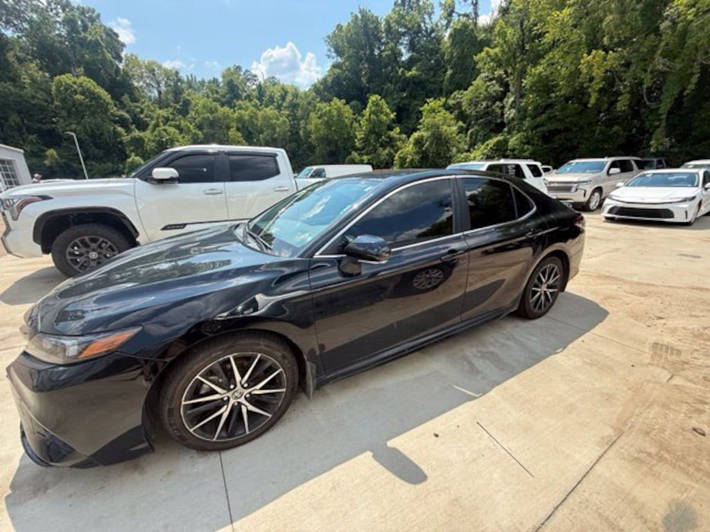Used 2023 Toyota Camry SE SE Auto