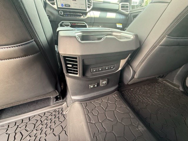 2025 Toyota Tundra Platinum - Photo 36